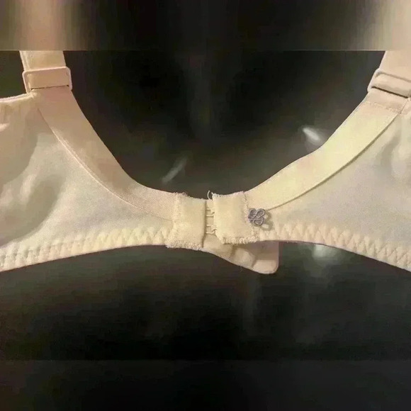 Simone Perele Delice Bra. Size: 32E. Nude. Barely Worn. - Picture 2 of 7